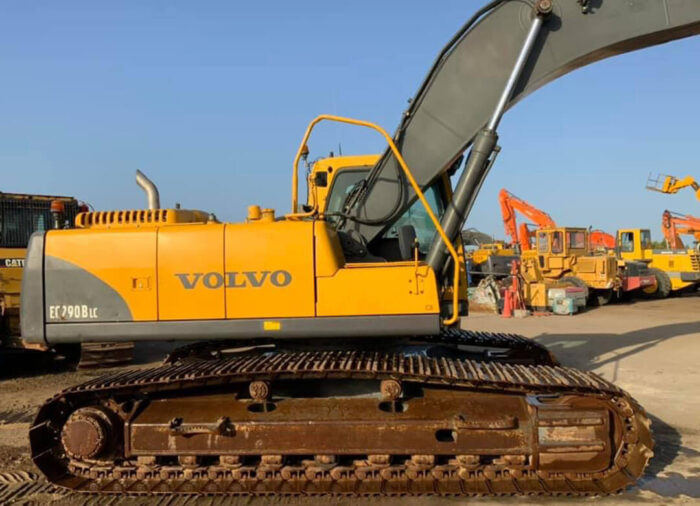 ⁦Volvo excavator 290 like new⁩ - الصورة ⁦3⁩