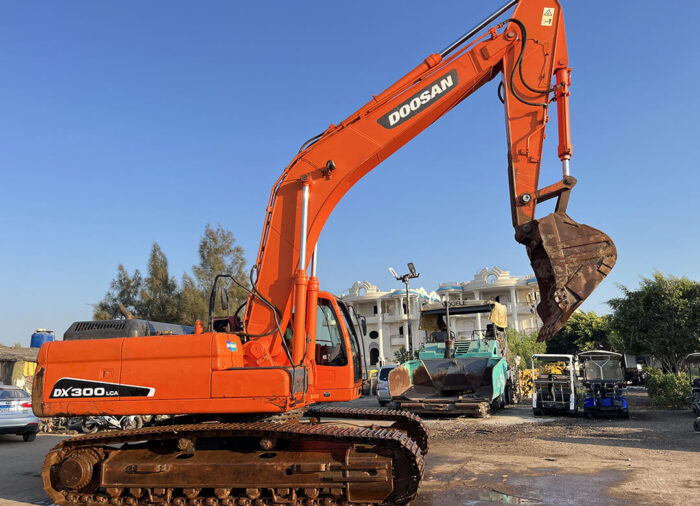EXCAVATOR DOOSAN DX300LCA - Image 4