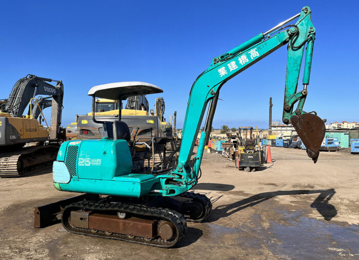 ⁦EXCAVATOR KOMATSU PC 25-7⁩ - الصورة ⁦6⁩