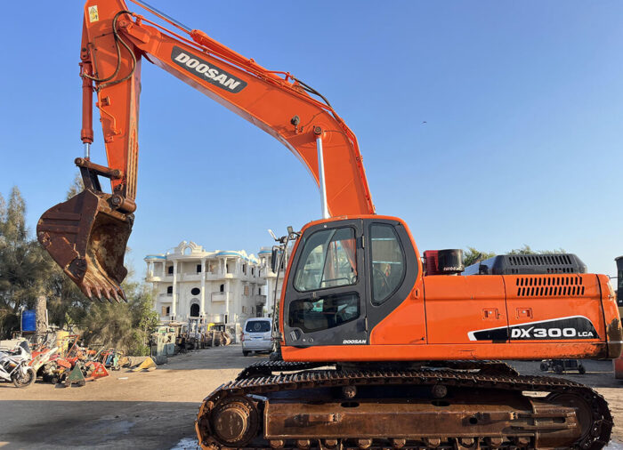 EXCAVATOR DOOSAN DX300LCA - Image 5