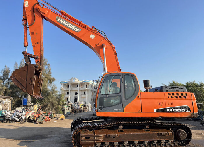 EXCAVATOR DOOSAN DX300LCA - Image 9