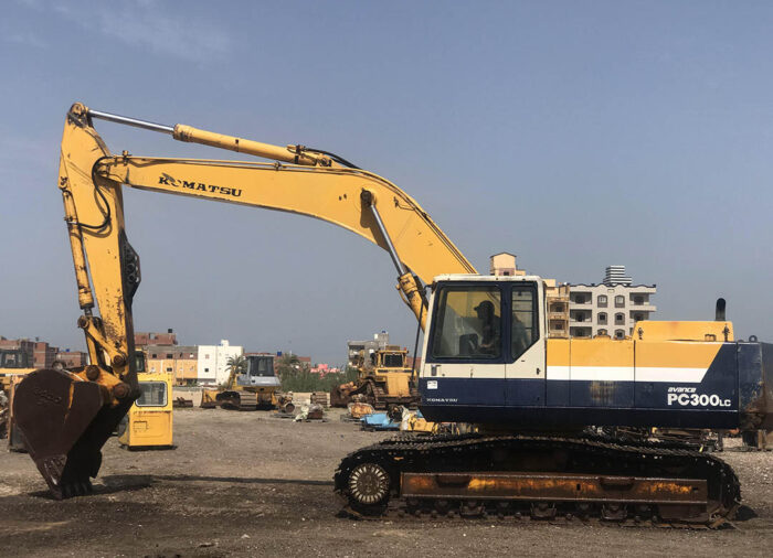 Komatsu 300-5 - Image 12