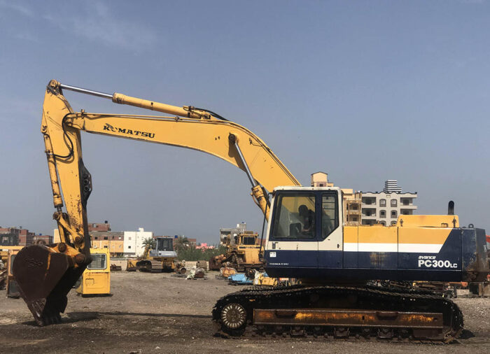 Komatsu 300-5 - Image 11