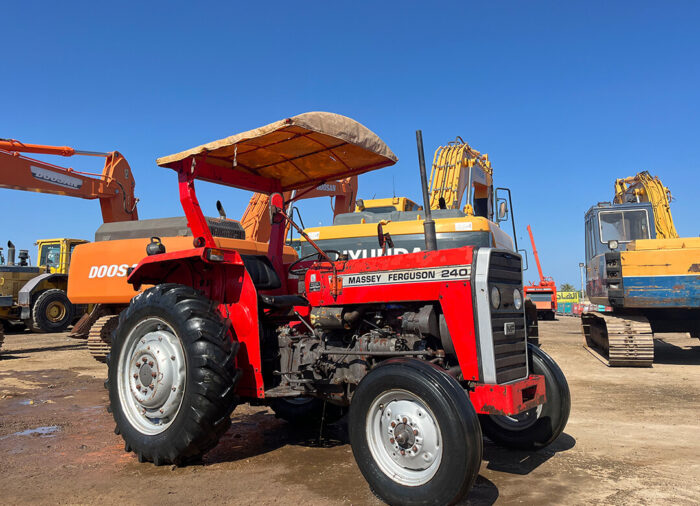 Tractor 240 - Image 4